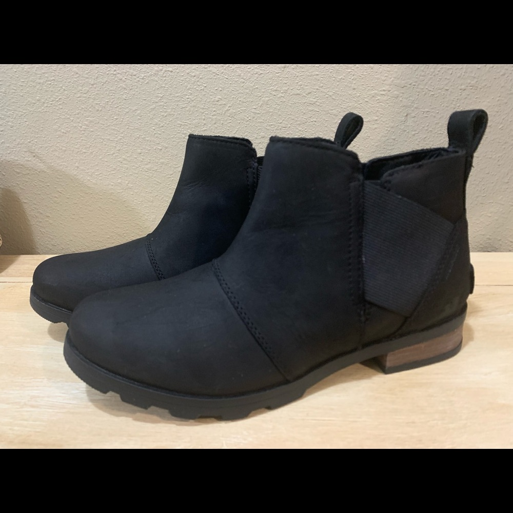 Sorel, size 7.5, black